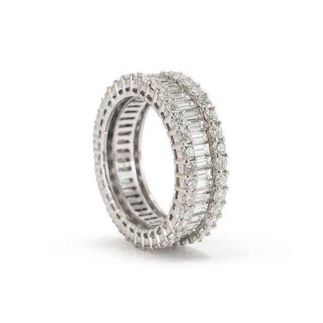 Modern 14k White Gold 5.18ctw Baguette & Round Diamond Eternity Band Ring, Size 7 For Sale - Image 3 of 8