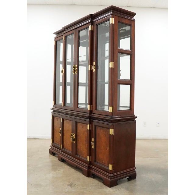 1990s Vintage Universal Furniture Ming-Style Display Cabinet, Attributed For Sale - Image 5 of 16