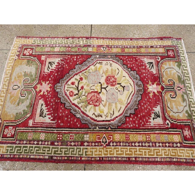Mid 20th Century Galerie Shabab Collection Mid-20th Century Turkish Ghiordes Throw Rug For Sale - Image 5 of 6