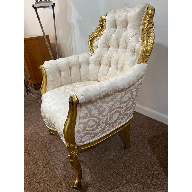 Early 20th Century French Louis XV Style Pair of Gilded Gold Creme Tufted Chairs For Sale - Image 12 of 12