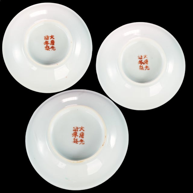 1920s Set of Three Chinese Republic Guangxu Polychrome Silk Ball Sauce Dishes For Sale In Phoenix - Image 6 of 6