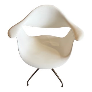 Herman Miller "Nelson Swag Leg Armchair" For Sale