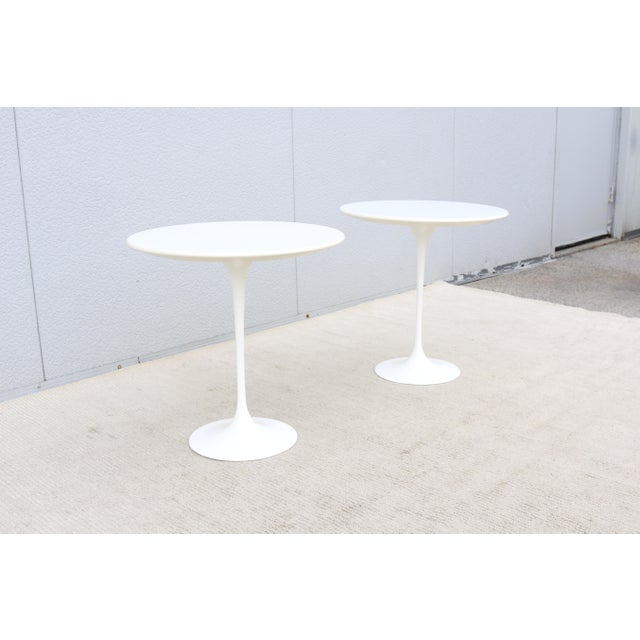 White Mid-Century Modern Knoll Eero Saarinen 20" Round White Tulip Side Tables, a Pair For Sale - Image 8 of 18