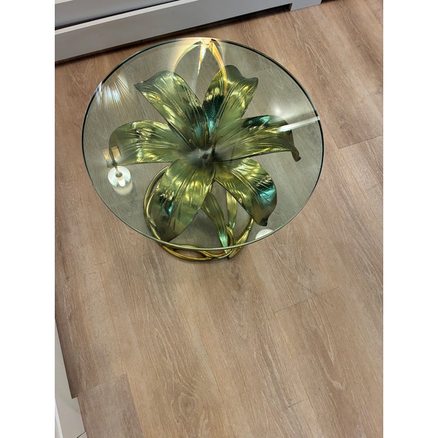 1960s Vintage Hollywood Regency Lily Flower Side Table For Sale - Image 5 of 6