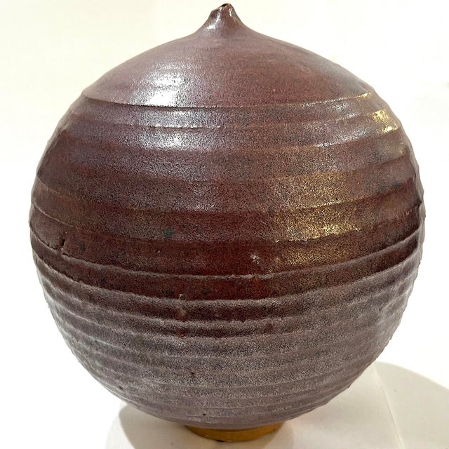 1980s 1980's Oxblood Stoneware Ridged Vessel With Nipple Top Opening - Ken Edwards Montana Potter For Sale - Image 5 of 11
