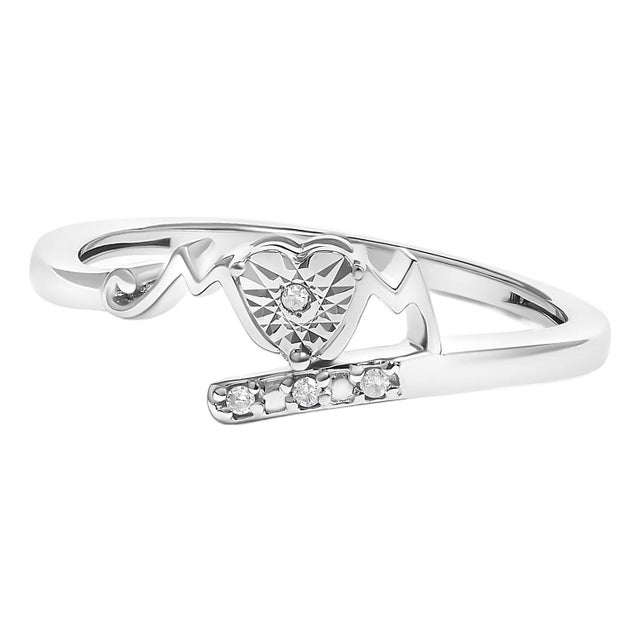 .925 Sterling Silver Diamond Accent "MOM" Heart Ring (J-K Color, I2-I3 Clarity) - Ring Size 8 For Sale