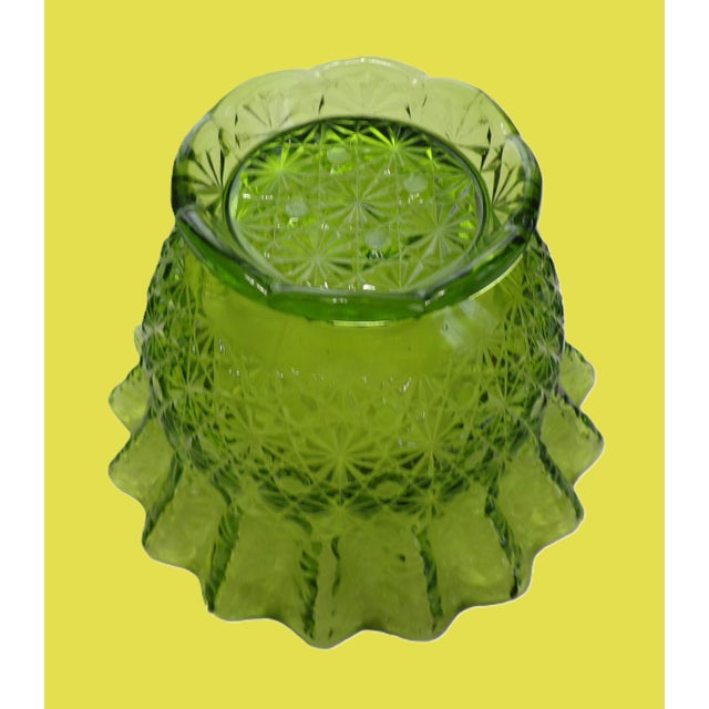 1920s 1920s Green Glass Ruffled Edge Daisy O& Button Pattern 3.5" Tall Bowl (Magnesiium) by L E Smith For Sale - Image 5 of 11