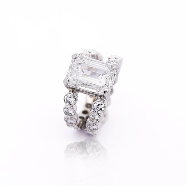 Igi Cert. 10.05 Carat Emerald Cut Lab Grown Diamond Platinum Split Open Ring, Size 6 For Sale In Miami - Image 6 of 9