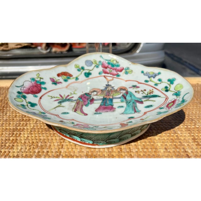 Ceramic Chinese Qing Dynasty Rose Mandarin Pedestal Lozenge Dish For Sale - Image 7 of 11