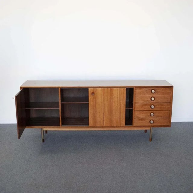 Sideboard in Walnut Wood with Metal Feet in the Style of George Nelson, 1960s For Sale - Image 9 of 11