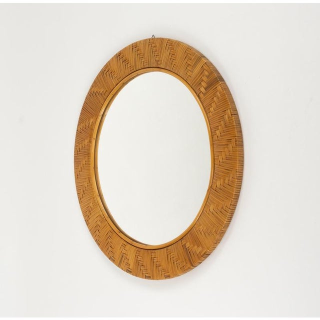 Wood Mid-Century Round Rattan and Wicker Wall Mirror in the style of Vivai del Sud, Italy, 1970s For Sale - Image 7 of 11