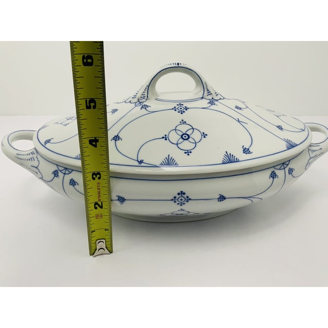 1930s Vintage Mid-Century Modern Winterling Pm Bavaria Strawflower Blue Oval 1.5 Qt Covered Dish For Sale - Image 5 of 6