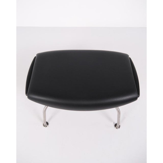 Set of Model EJ100 Ox Chair with Ottoman in Black Leather by Hans J. Wegner for Fredericia, 1960s For Sale - Image 11 of 15