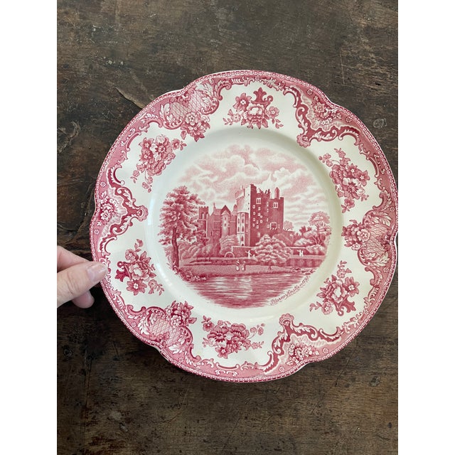 1960s Vintage English Pink Transferware Dinner Plates in Old Britain Castles - Set of 7 For Sale - Image 5 of 12
