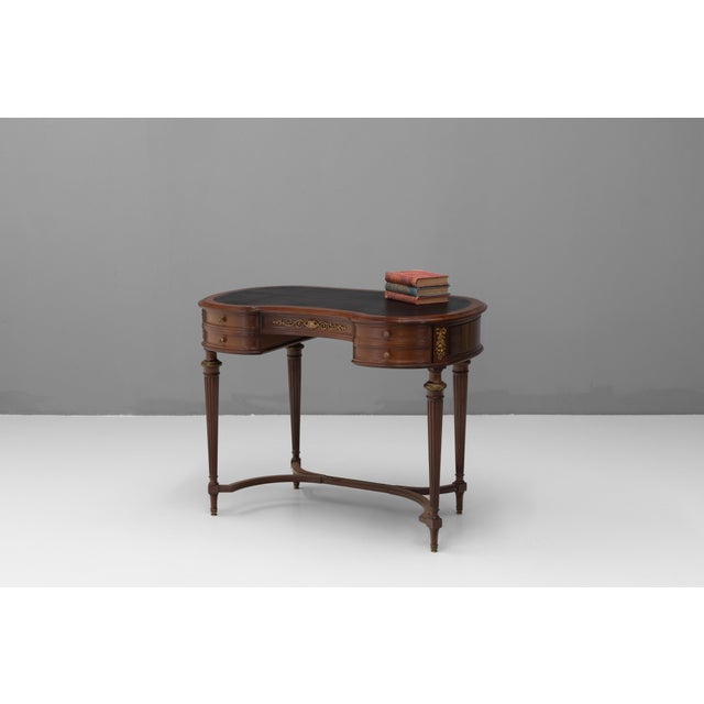 Kidney shaped small sized French mahogany writing table. Circa 1900.