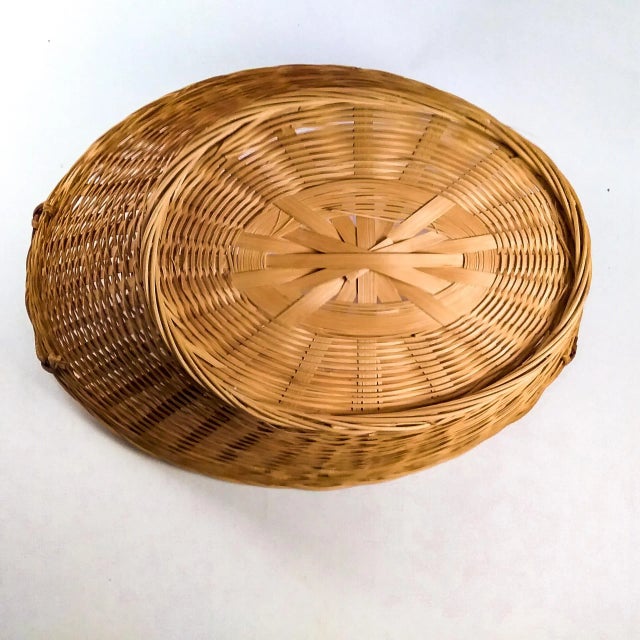 Very pretty detailed weaving with thin flat Reed. Just look at the beautiful contrast color handles. In perfect condition....