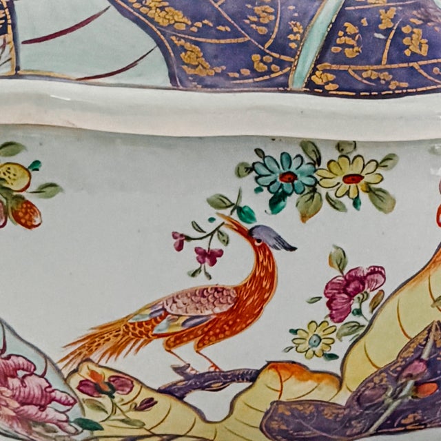 1990s 1990s Mottahedeh Tobacco Leaf Porcelain Tureen With Underplate, Hand-Painted With Gilt Details, Portugal For Sale - Image 5 of 18