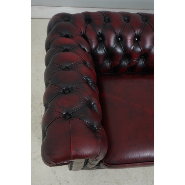 1980s English Style Leather Tufted Chesterfield Sofa For Sale - Image 5 of 18