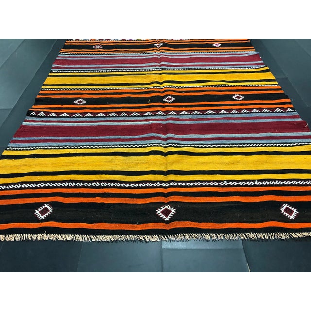 1960s Vintage Traditional Turkish Boho Kilim Rug- 5′4″ × 8′10″ For Sale - Image 9 of 11