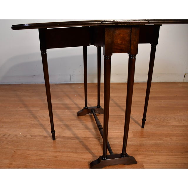 1920s Antique English Mahogany Banded Satinwood Drop-Leaf Side Table For Sale - Image 9 of 12