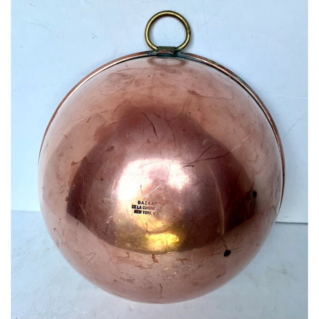 Made in France for the legendary New York kitchen supply store which closed in 1975. Copper mixing bowl with rolled edge...