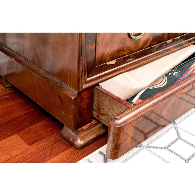 French 19th Century Charles X Figured Mahogany Chest of Drawers With Fossilized Marble Top For Sale - Image 12 of 12