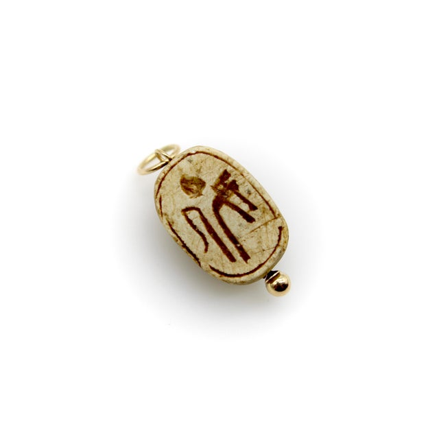 1920s Egyptian Revival Tan Stone Scarab Pendant With 14k Gold Mount For Sale In Los Angeles - Image 6 of 9