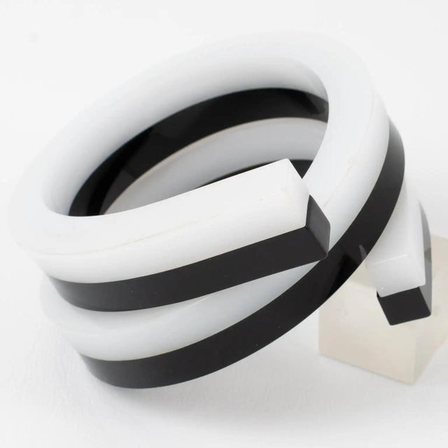 Black and White Multi-Layer Lucite Coiled Bracelet Bangle For Sale - Image 4 of 11