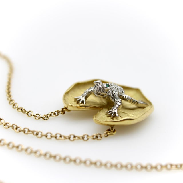 Metal 1980s McTeigue Diamond Emerald Platinum and 18k Gold Frog on Lily Pad Necklace For Sale - Image 7 of 11
