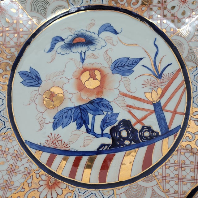 Rare Antique Japanese Imari Porcelain Bowl Meiji Period 1868-1912 Scalloped Edge With Carved Rosewood Stand - Hand Painted Gold Gilt For Sale In Austin - Image 6 of 18