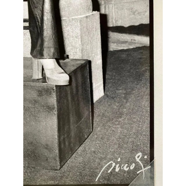 Contemporary Patrick Siccoli, Le baiser de l’artiste, 1977, Silver Print For Sale - Image 3 of 5