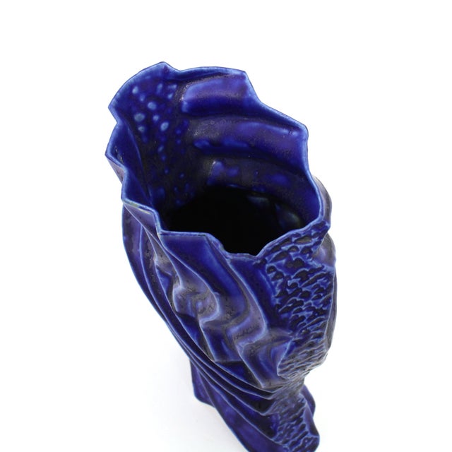 Postmodern Vintage Studio Pottery Ridged Biomorphic Blue Vase by Frank Fabens For Sale - Image 3 of 8
