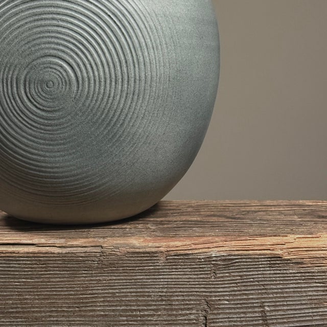 1970s Vintage Japanese Minimalist Postmodernist Etched Grey-Blue Vase, Signed For Sale - Image 5 of 7