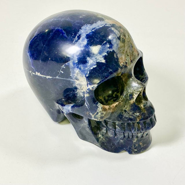 Gemstone 1970s Vintage Abstract Expressionism Boho Chic Hand Carved Navy Sodalite Stone Skull Sculpture, Halloween For Sale - Image 7 of 15