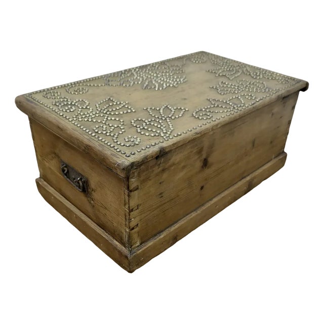 Vintage Victorian Blanket Chest in Pine For Sale