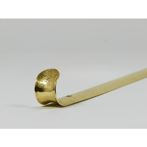 Hammer-Blown Brass Shoehorn by Carl Auböck, Austria For Sale - Image 9 of 18