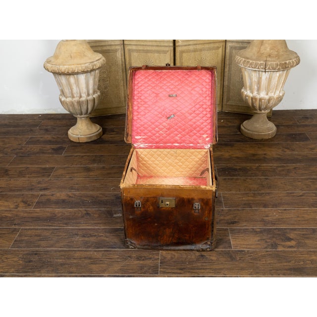 English Victorian Period 1880s Leather Hide Hat Case with Removable Divider For Sale - Image 12 of 12