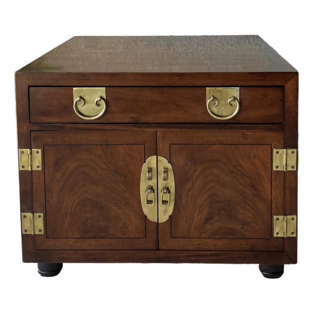 Circa 1970 Henredon Fine Furniture Chinoiserie-Style Mahogany Bedside / Chairside Commode For Sale