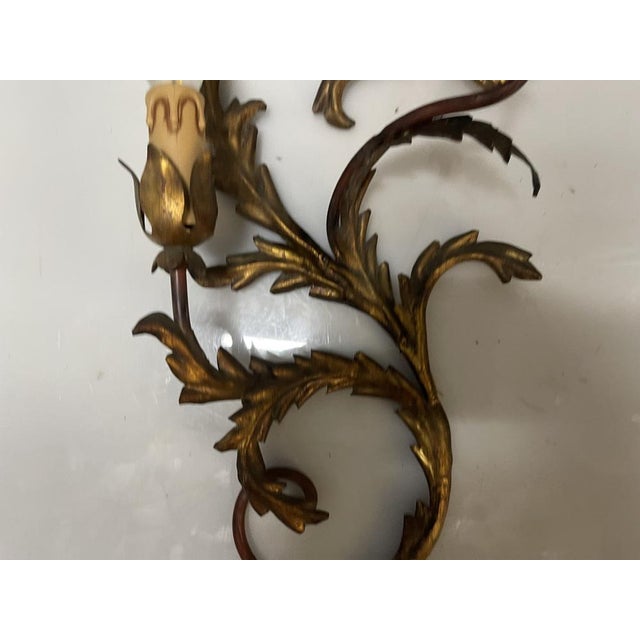 1950s Large Italian Florentine Tole Wall Sconces in Gilt Metal, 1950s, Set of 2 For Sale - Image 5 of 15