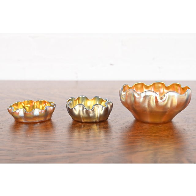 Art Deco Louis Comfort Tiffany Favrile Iridescent Art Glass Salt Cellars With Ruffled Edges, Set of Three For Sale - Image 3 of 8