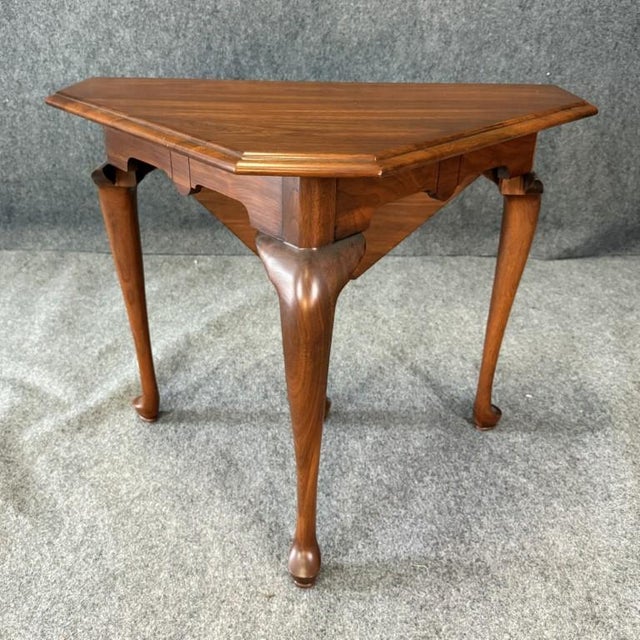 Henkel Harris Late 20th Century Henkel Harris Solid Cherry Drop-Side Handkerchief Table Model No. 5610 For Sale - Image 4 of 14