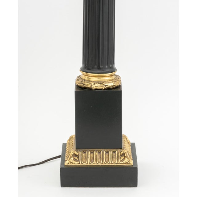 Neoclassical Neoclassical Style Green & Gilt Column Table Lamp For Sale - Image 3 of 7