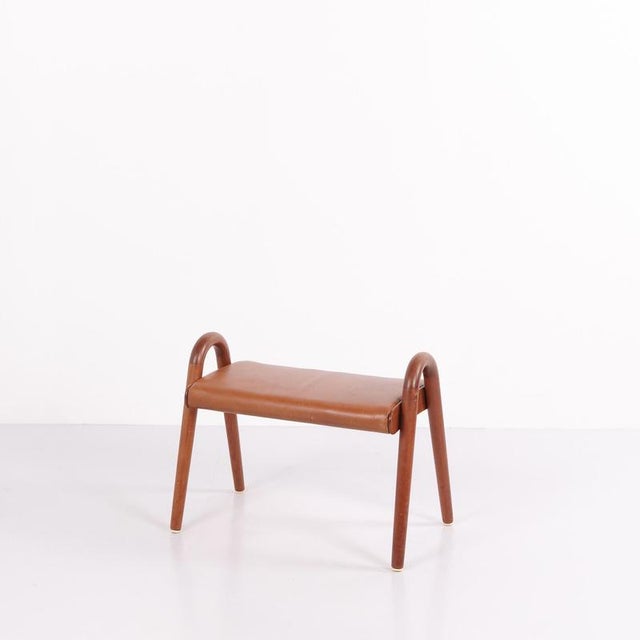 Stool designed by vilhelm lauritzen and manufactured by fritz hansen in denmark around 1945. The stool is crafted in teak...
