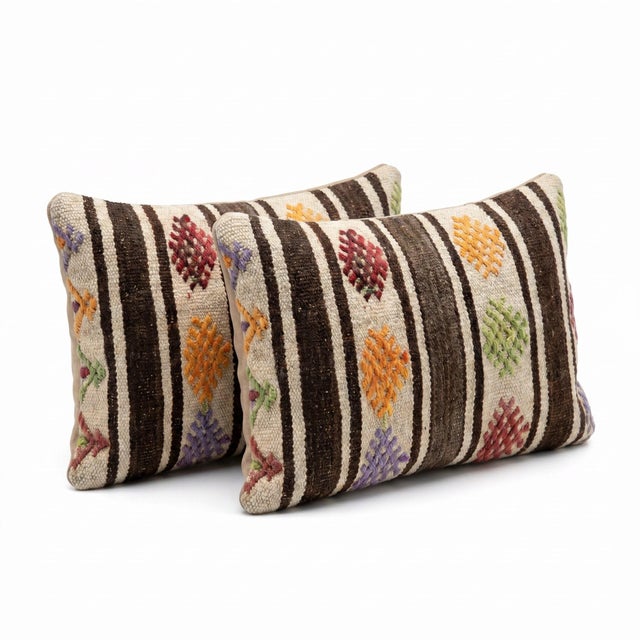 Mid-Century Modern Anatolian Lumbar Kilim Pillow Cover 16'' X 24'' - Set of Two For Sale - Image 3 of 4