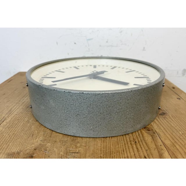 Industrial Grey Factory Wall Clock from Pragotron, 1960s For Sale - Image 13 of 18