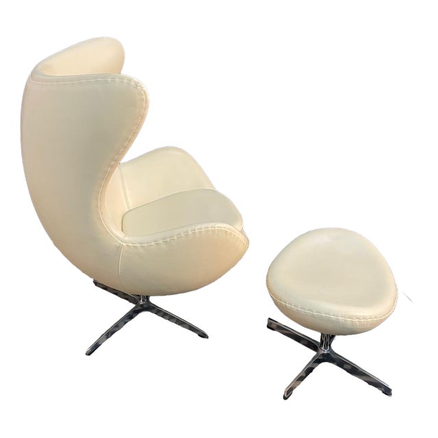 Egg Swivel Armchair in Ivory White Leather and Metal. 1970s, Set of 2 For Sale