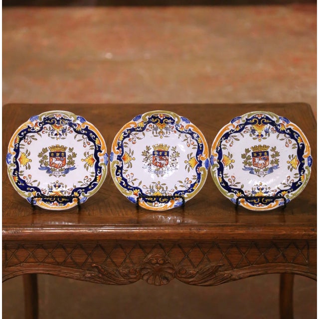 French Early 20th Century French Rouen Faience Armorial Wall Plates, Set of 3 For Sale - Image 3 of 9