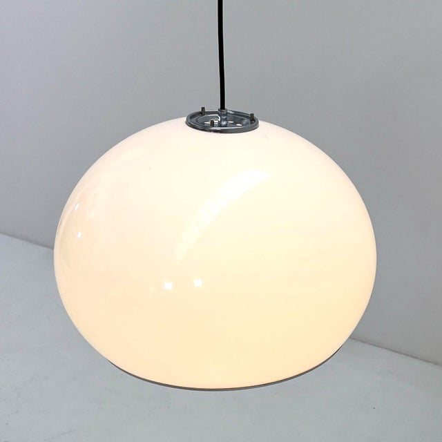 Mid-Century Modern White Bud Pendant Lamp by Studio 6G for Guzzini, 1970s For Sale - Image 3 of 8