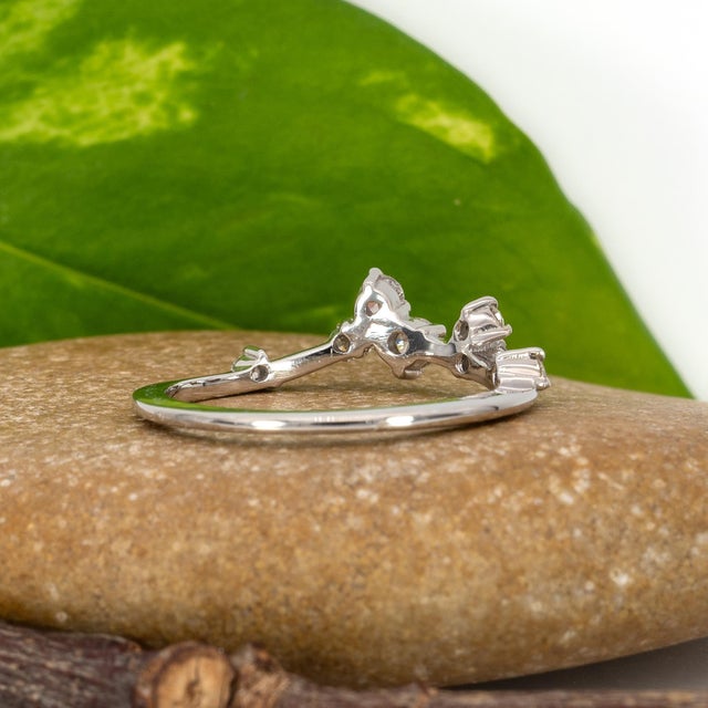 Metal Natural Diamond Ring in Solid 14k Gold – Unique Asymmetrical Gold Band, Size 6.75 For Sale - Image 7 of 8