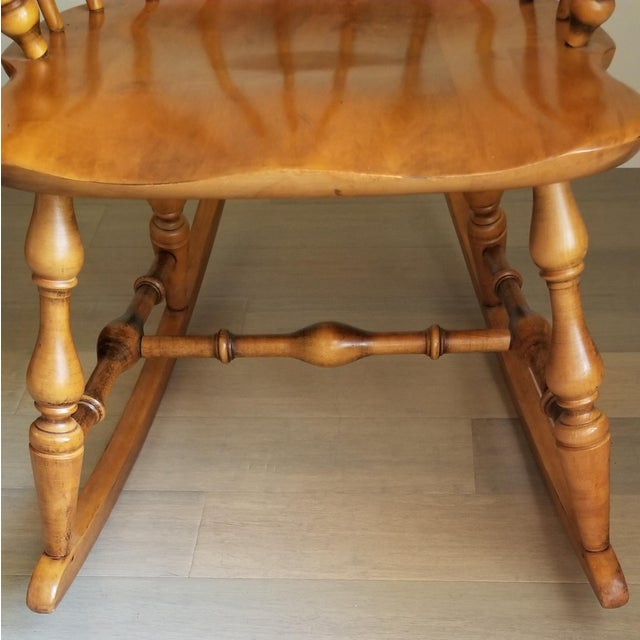 American 1980s Vintage Ethan Allen Heirloom Maple Rocking Chair For Sale - Image 3 of 9
